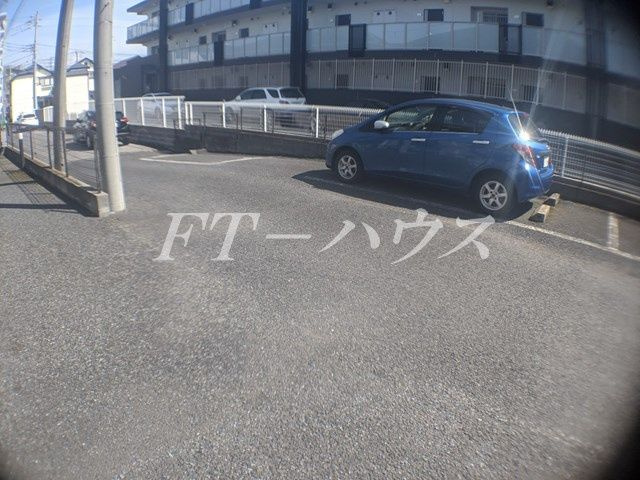 ソフィア本郷弐番館の駐車場