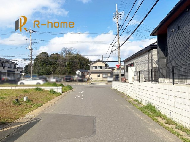取手市井野台5期　新築戸建て　2号棟の前面道路含む現地写真|『今から見たい！』大歓迎です♪
お気軽にＲ－ｈomeまでお問い合わせください。