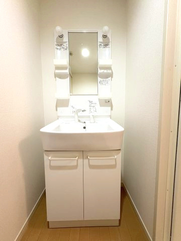 コルトーナ壱番館の洗面所|入居中につき、同タイプのお部屋の参考写真となります