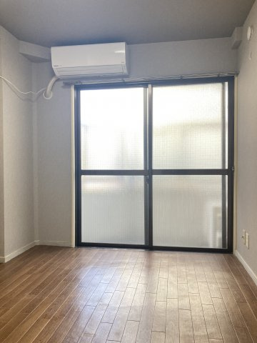 ユーコート市川南の居間・リビング