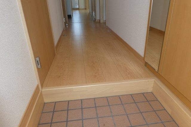 マンション・裕の玄関