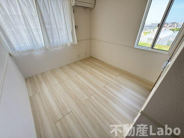ロイヤルサン　B棟の洋室