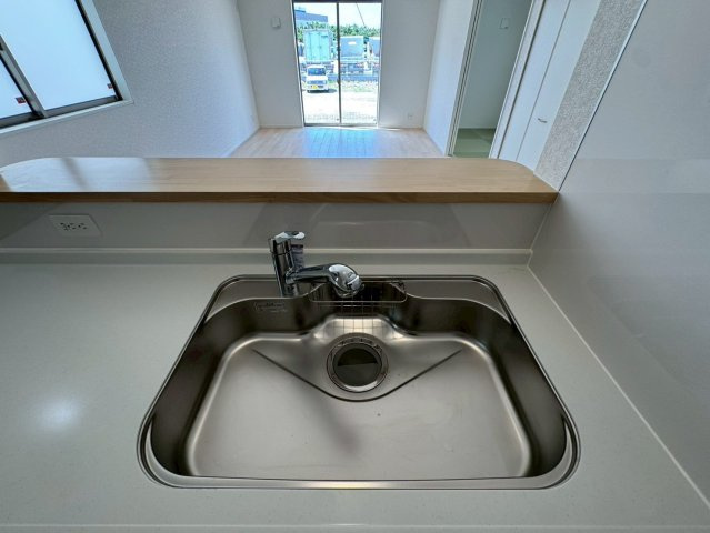 クレイドルガーデンうるま市塩屋 第１・3号棟のキッチン|浄水器付きキッチンの流し台
