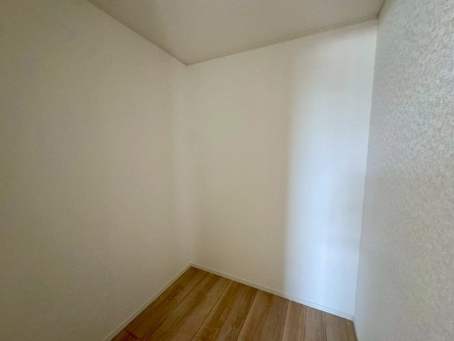 クレイドルガーデンうるま市塩屋 第１・3号棟の収納|２階主寝室6.5帖①には、季節物の入れ替えが楽々なWIC２帖を設置