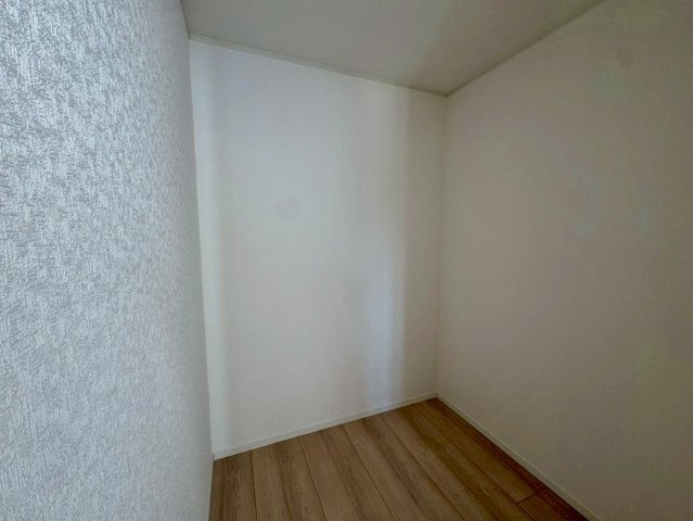 クレイドルガーデンうるま市塩屋 第１・3号棟の収納|２階洋室６帖には、季節物の入れ替えが楽々なWIC２帖を設置