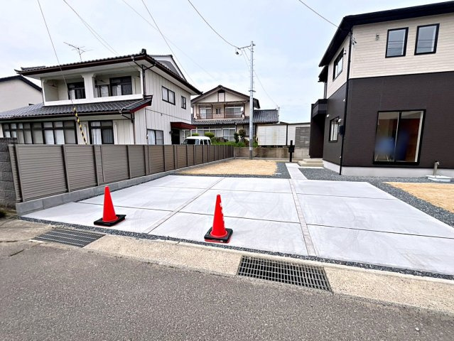 新築戸建・新築建売　福島市北沢又下釜北　北沢又小・信陵中の駐車場|駐車スペースゆったり！お庭もあるので家庭菜園や園芸など趣味も楽しめます！