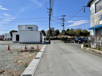 【前面道路含む現地写真】 | 【分譲地】山形市平久保　全5区画 | 幅約4.3メートルの前面道路です♪