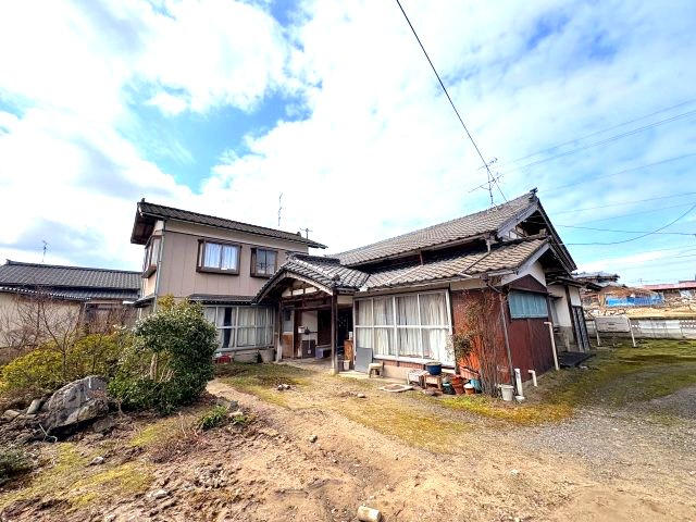 【外観】 | 新発田市真中　車庫・物置付き9DK