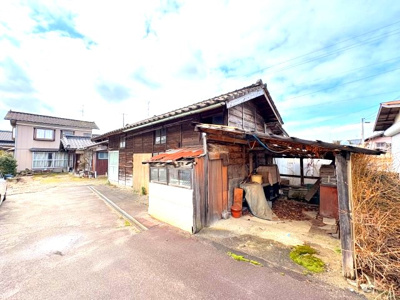 【駐車場】 | 新発田市真中　車庫・物置付き9DK