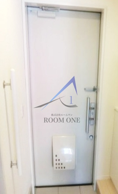 FIRST SCENE Ⅱ番館の玄関|玄関です。