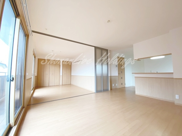 茅ヶ崎市柳島のアパートの居間・リビング