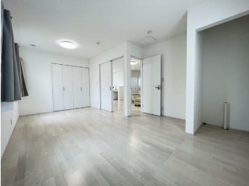 【洋室】 | 佐野市堀込町中古住宅 | 明るい配色の洋室♪風通しもよく快適です☆