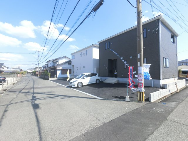 神埼市神埼町本堀第1　２号棟の前面道路含む現地写真|前面道路含む現地写真です