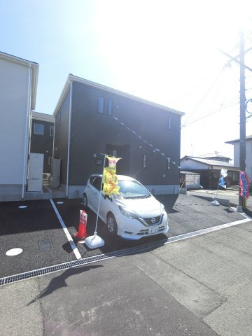 神埼市神埼町本堀第1　２号棟の前面道路含む現地写真|前面道路含む現地写真です