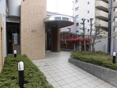【エントランス】 | プリオール上新庄 | 外観とマッチしたエントランスです