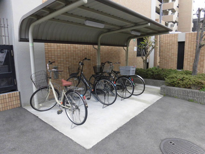 【その他共用部分】 | プリオール上新庄 | 屋根付きの駐輪場です