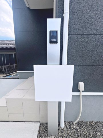 新築戸建・新築建売　福島市東浜町第5　福島第三小・福島第二中の玄関|モニター付きインターホンで訪問者を確認できるので、防犯対策やプライバシー保護など安心です！