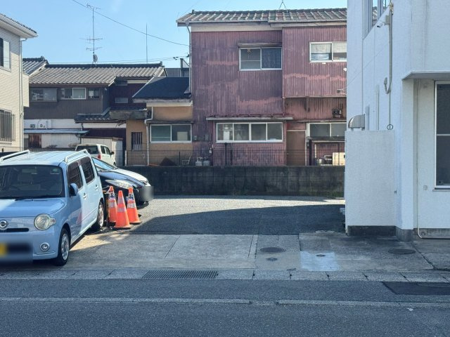 想定年間賃料237.6万　想定利回り　10.3％　鉄筋コンクリート造の駐車場