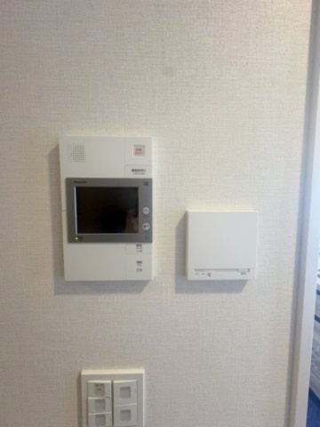 ヴェレーナシティパレ・ド・マリナージュの防犯設備|モニター付きインターホン、床暖房操作パネル