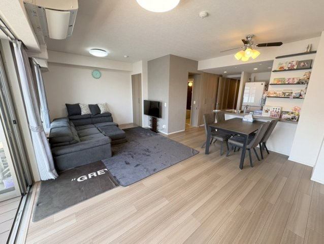 ヴェレーナシティパレ・ド・マリナージュの居間・リビング|リビングダイニング/約16.7帖あるので、お好みでお部屋をレイアウトできます！