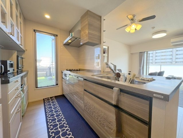 ヴェレーナシティパレ・ド・マリナージュのキッチン|キッチン/家族と会話をしながら料理ができる対面式キッチン