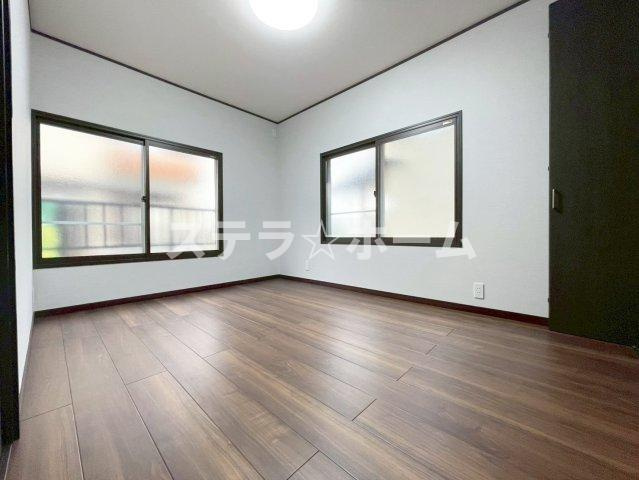 井高野4 中古戸建の洋室|個人の部屋や寝室として使える洋室です