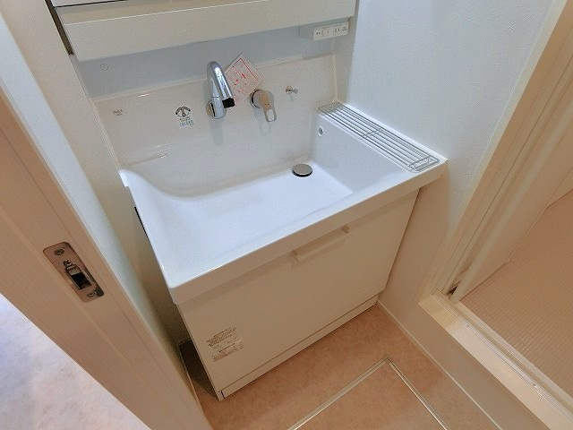 Ｙ・ノヴェル　Ｂ棟の洗面所|スペースが確保できる洗面所です