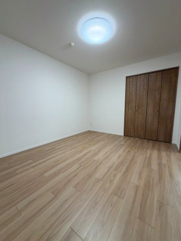 新山下ベイシティ第六号棟の洋室