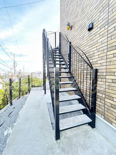 横浜市栄区笠間３丁目のアパートのエントランス