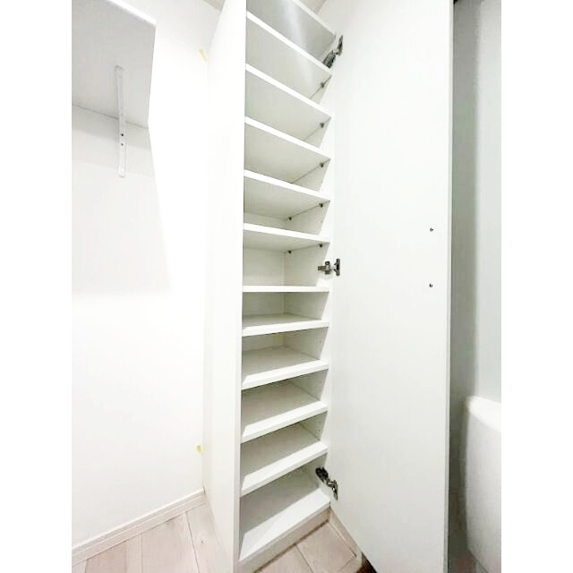 横浜市栄区笠間３丁目のアパートの玄関