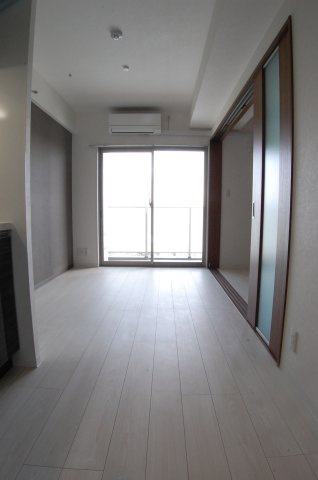 アンフィニⅩⅦマローネの居間・リビング