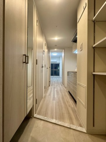 大阪市中央区谷町１丁目の賃貸マンションの玄関