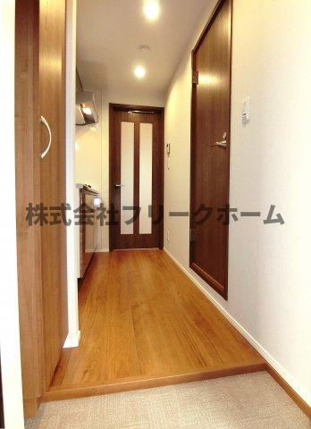 武蔵野市吉祥寺本町２丁目のアパートの玄関