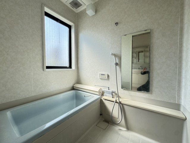 【角地】屋根外壁塗装・クロス貼替・庭,駐車場付きの河内郡の中古住宅の浴室