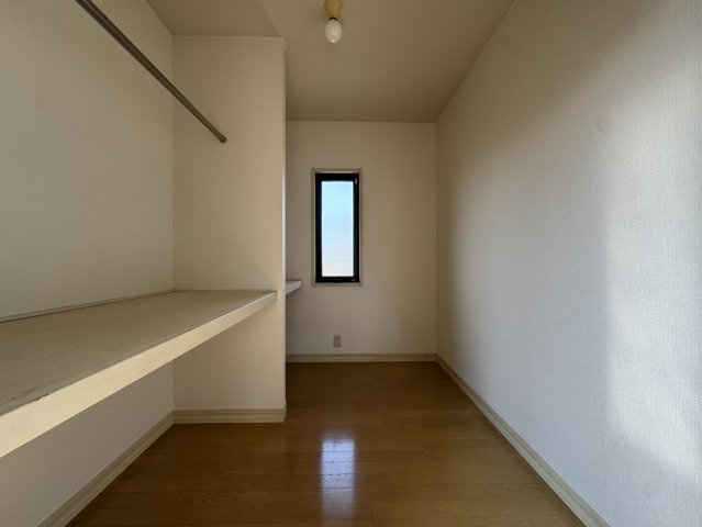 【角地】屋根外壁塗装・クロス貼替・庭,駐車場付きの河内郡の中古住宅の収納