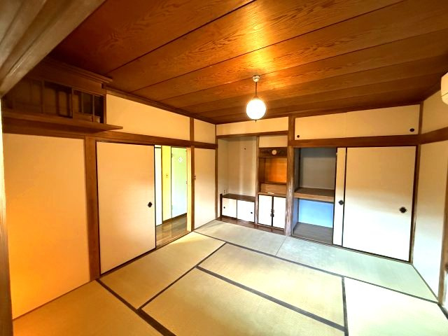 ステンドグラスの柔らかな光の家　4SLDKの和室|和室