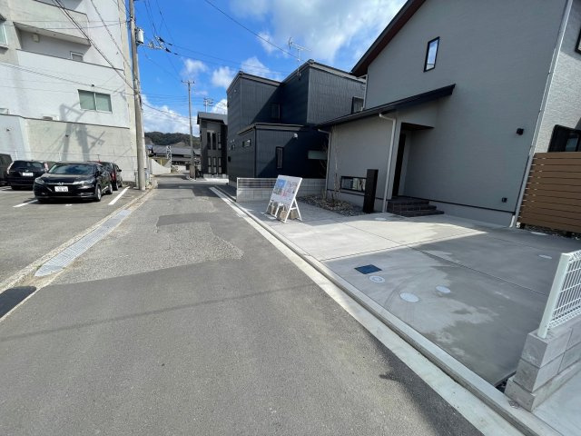 【前面道路含む現地写真】 | 今治市山路　建売住宅2号棟