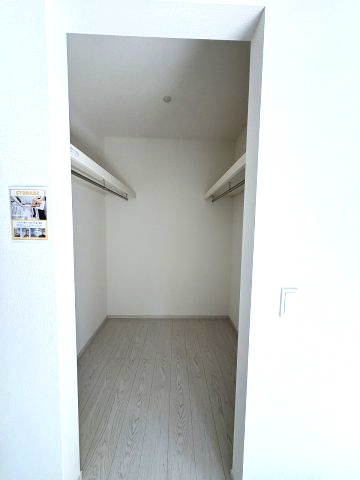 【収納】 | 福岡市東区奈多2丁目5期　1号棟（全5棟）【仲介手数料無料・0円】 | 現地写真。ウォークインクローゼットです。