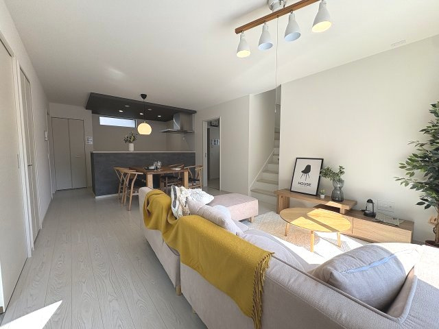 【居間・リビング】 | 福岡市東区奈多2丁目5期　1号棟（全5棟）【仲介手数料無料・0円】 | 現地写真。