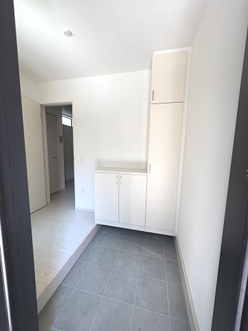 【居間・リビング】 | 福岡市東区奈多2丁目5期　1号棟（全5棟）【仲介手数料無料・0円】 | 現地写真。リビングです。