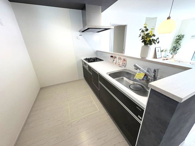 【キッチン】 | 福岡市東区奈多2丁目5期　1号棟（全5棟）【仲介手数料無料・0円】 | 現地写真。