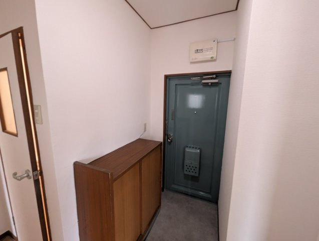 百楽マンションの玄関