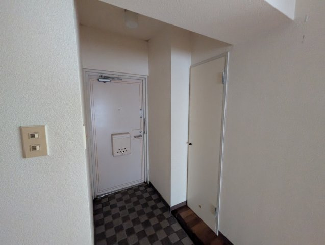 ハイツ24アイランドの玄関