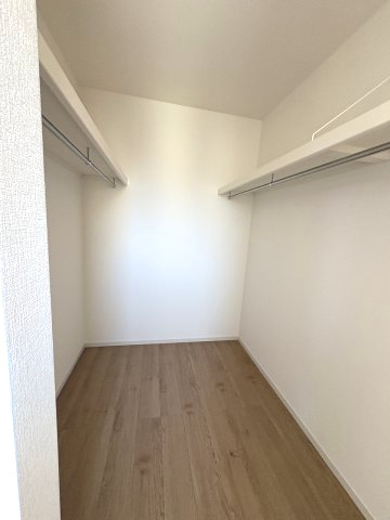 【収納】 | 福岡市東区奈多1丁目2期　1号棟（全6棟）【仲介手数料無料・0円】 | 現地写真。ウォークインクローゼットです。