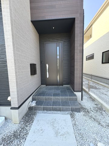 【玄関】 | 福岡市東区奈多1丁目2期　1号棟（全6棟）【仲介手数料無料・0円】 | 現地写真。