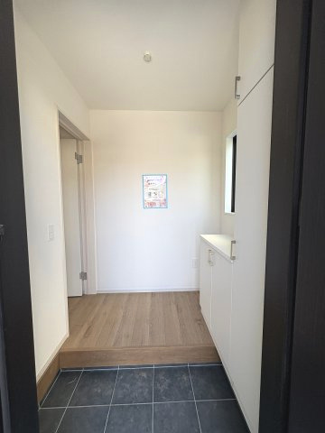 【居間・リビング】 | 福岡市東区奈多1丁目2期　1号棟（全6棟）【仲介手数料無料・0円】 | 現地写真。リビングです。