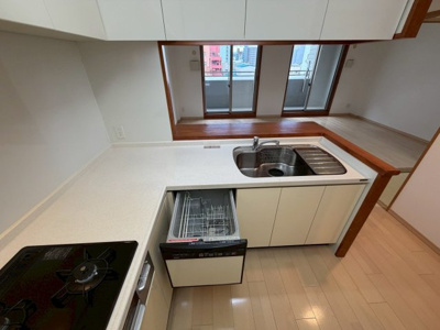 【その他】 | ペルル堺ウイングタワー | 3口ガスコンロ・グリル付きのシステムキッチンに加え、食洗機を完備。