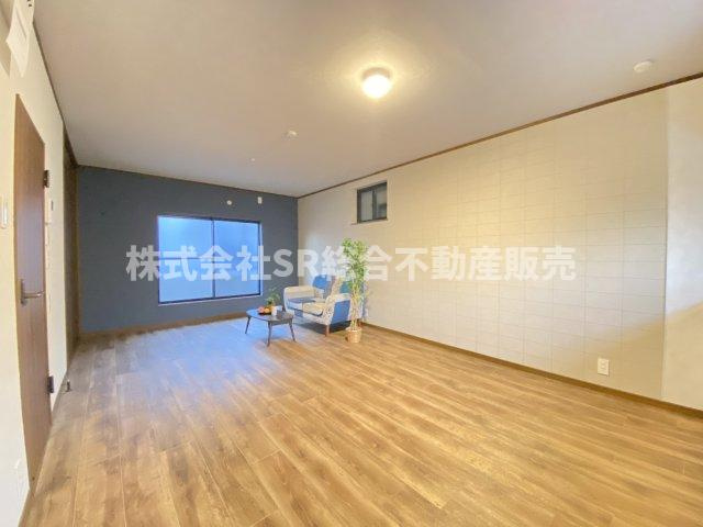 稲田本町2丁目中古戸建の居間・リビング|弊社は住宅ローンに自信がございます。
お客様にあった銀行をご紹介いたします。
お悩みの方は弊社までお気軽に
ご相談下さいませ。