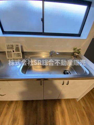 稲田本町2丁目中古戸建のキッチン|シンク、調理スペース広めです！