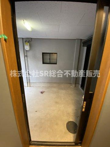 稲田本町2丁目中古戸建の内装|車庫とお家を直接行き来できます！